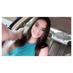 Meet your Posher, Chloe